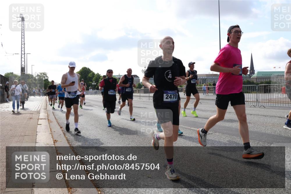 29.06.2025 - hella hamburg halbmarathon Lena Gebhardt http://msf.ph/oto/8457504 29.06.2025 09:54:33 Lombardsbrücke 2442, 17905, 708, 11422, 2470, 1119, 1171, 1342, 1399, 1413, 1424, 1476, 1549, 1817, 1892, 1942, 2020, 2098, 2188, 2222, 2442, 2470, 2561, 2670, 2842, 2889, 2955, 3477, 3562, 3785, 4017, 4029, 4183, 4185, 4237, 4270, 4816, 5020, 5447, 5706, 5884, 6266, 6630, 6723, 6819, 6831, 6978, 7087, 7274, 7297, 7709, 8117, 8142, 8374, 8482, 8576, 8657, 8698, 8743, 8916, 8928, 9038, 9051, 9463, 9815, 9924, 10057, 10237, 10529, 11848 meine-sportfotos.de