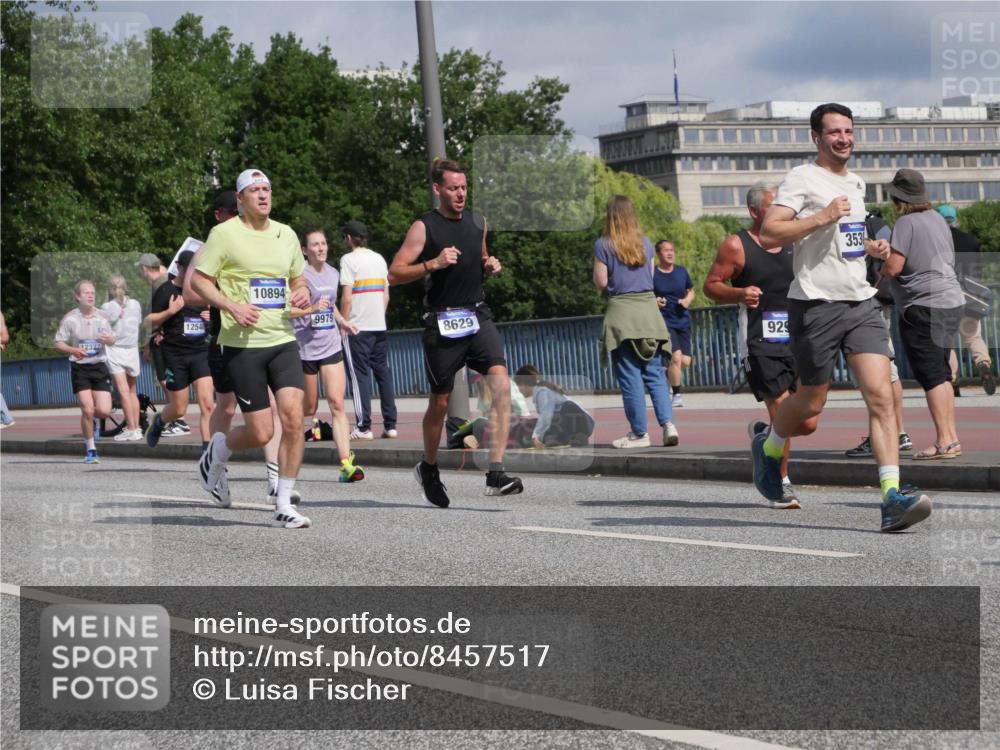 29.06.2025 - hella hamburg halbmarathon Luisa Fischer http://msf.ph/oto/8457517 29.06.2025 09:52:35 Kennedybrücke 12327, 12540, 10894, 9979, 8629, 929, 353, 1615, 1803, 2415, 3530, 4528, 5436, 5791, 5803, 7495, 7774, 8629, 8925, 9294, 9711, 9979 meine-sportfotos.de
