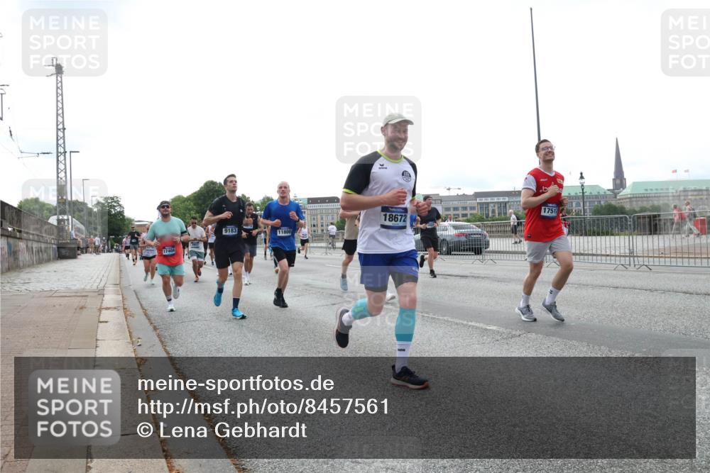 29.06.2025 - hella hamburg halbmarathon Lena Gebhardt http://msf.ph/oto/8457561 29.06.2025 10:31:37 Lombardsbrücke 9183, 11800, 17404, 17517, 18672, 1235, 1292, 1373, 1844, 1879, 1979, 2414, 2672, 2831, 2832, 2914, 3239, 3396, 3397, 3424, 3571, 3681, 3751, 4561, 4817, 4877, 4953, 5165, 5437, 5846, 5943, 5965, 6057, 6078, 6160, 6546, 6573, 6640, 6718, 6727, 7334, 7604, 7772, 7898, 8050, 8072, 8073, 8304, 8620, 8806, 9078, 9104, 9183, 9478, 9812, 9883, 10111, 10240, 10586, 11587, 13724, 14349, 15725, 16457, 16978, 17404, 17509, 17517, 17587, 17706 meine-sportfotos.de