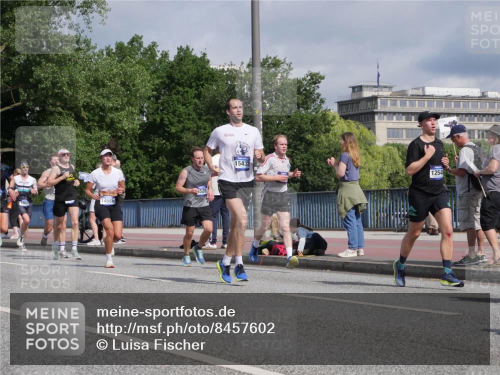 29.06.2025 - hella hamburg halbmarathon Luisa Fischer http://msf.ph/oto/8457602 29.06.2025 09:52:37 Kennedybrücke 5803, 14560, 528, 15435, 12540, 1615, 1675, 1803, 2415, 3530, 4528, 5436, 5791, 5803, 7774, 8629, 9294, 9711, 9979 meine-sportfotos.de