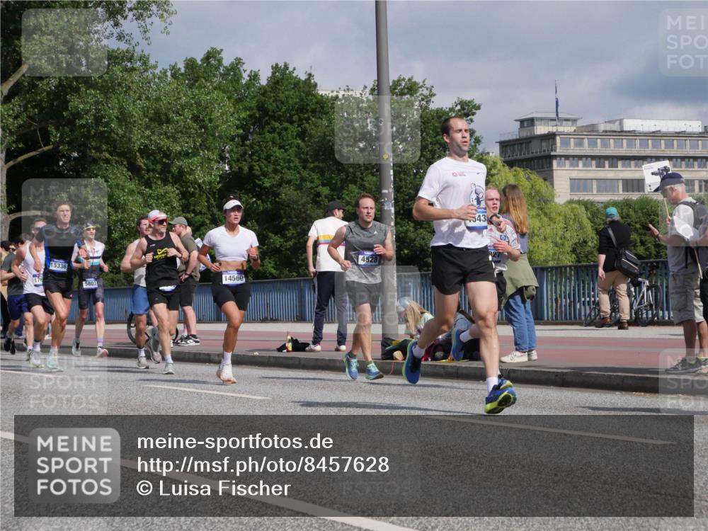 29.06.2025 - hella hamburg halbmarathon Luisa Fischer http://msf.ph/oto/8457628 29.06.2025 09:52:38 Kennedybrücke 15336, 5803, 14560, 4528, 543, 1615, 1675, 1803, 2415, 3332, 3530, 4528, 5436, 5791, 5803, 7774, 8629, 9294, 9302, 9711, 9979 meine-sportfotos.de