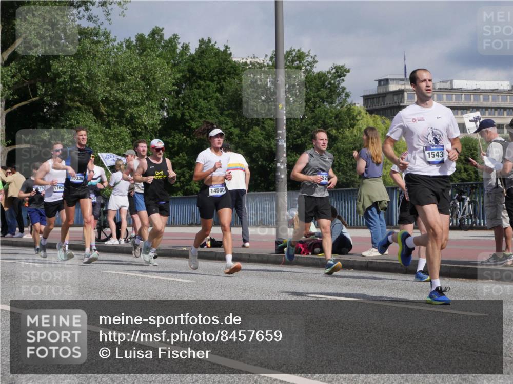 29.06.2025 - hella hamburg halbmarathon Luisa Fischer http://msf.ph/oto/8457659 29.06.2025 09:52:38 Kennedybrücke 1762, 15336, 03, 14560, 528, 1543, 1615, 1675, 1803, 2415, 3332, 3530, 4528, 5436, 5791, 5803, 7774, 8629, 9294, 9302, 9711, 9979 meine-sportfotos.de