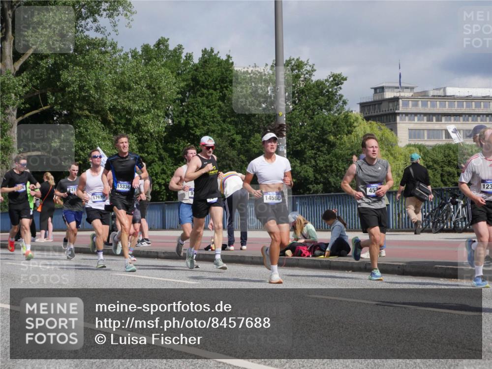 29.06.2025 - hella hamburg halbmarathon Luisa Fischer http://msf.ph/oto/8457688 29.06.2025 09:52:39 Kennedybrücke 2415, 17620, 15336, 9, 14560, 452, 123, 1675, 1803, 2415, 3332, 3530, 4528, 5436, 5791, 5803, 7774, 8629, 9294, 9302, 9711, 9979 meine-sportfotos.de