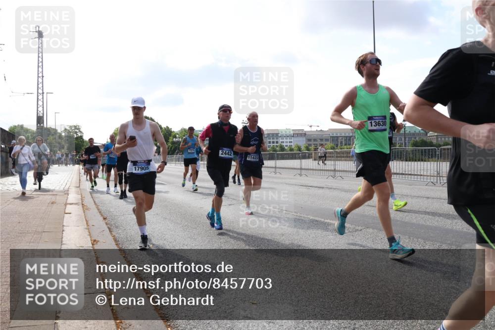 29.06.2025 - hella hamburg halbmarathon Lena Gebhardt http://msf.ph/oto/8457703 29.06.2025 09:54:34 Lombardsbrücke 7274, 2442, 11422, 17353, 17905, 13630, 1119, 1171, 1342, 1399, 1413, 1424, 1476, 1549, 1817, 1892, 1942, 2020, 2098, 2188, 2222, 2367, 2442, 2470, 2561, 2670, 2842, 2889, 2955, 3477, 3562, 3785, 4017, 4029, 4183, 4185, 4270, 4816, 5020, 5447, 5706, 5884, 6266, 6630, 6723, 6819, 6831, 6978, 7087, 7274, 7297, 7709, 8117, 8142, 8374, 8482, 8576, 8657, 8698, 8743, 8916, 8928, 8981, 9038, 9051, 9463, 9710, 9815, 9924, 10057, 10237, 10529, 11848 meine-sportfotos.de