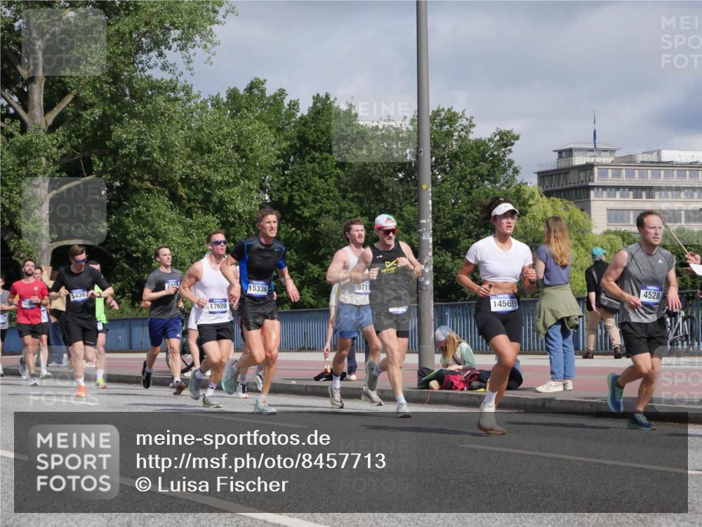 29.06.2025 - hella hamburg halbmarathon Luisa Fischer http://msf.ph/oto/8457713 29.06.2025 09:52:39 Kennedybrücke 24, 5436, 17620, 15336, 9711, 14560, 4528, 1675, 1803, 2415, 3332, 3530, 4528, 5436, 5791, 5803, 7774, 8629, 9294, 9302, 9711, 9979 meine-sportfotos.de
