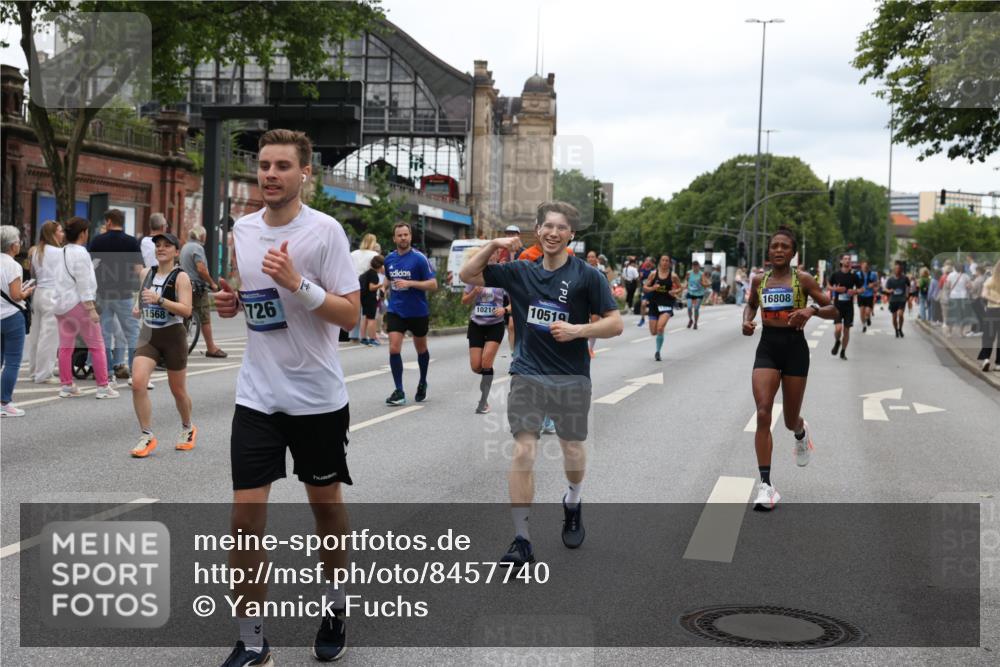 29.06.2025 - hella hamburg halbmarathon Yannick Fuchs http://msf.ph/oto/8457740 29.06.2025 10:56:26 20KM 1006, 1128, 1212, 1264, 1377, 1432, 1568, 1573, 1674, 1726, 6414, 6415, 6752, 7658, 7869, 8045, 8624, 8730, 9131, 9718, 10214, 10519, 11180, 11670, 12156, 12286, 13498, 13868, 14368, 14456, 16292, 16654, 16688, 16808, 17136, 17383, 17532, 17955, 18599, 18919, 19023 meine-sportfotos.de