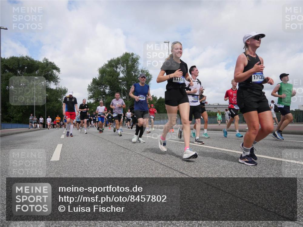 29.06.2025 - hella hamburg halbmarathon Luisa Fischer http://msf.ph/oto/8457802 29.06.2025 10:36:53 Kennedybrücke 25265, 18169, 9438, 11111, 13375, 1446, 17135, 1676, 1189, 1275, 1896, 2526, 3264, 3345, 3848, 4433, 4449, 4807, 5141, 5557, 5561, 5821, 5822, 5887, 6515, 6516, 6956, 7027, 7633, 8157, 8349, 8375, 8377, 8383, 8401, 8620, 9258, 9438, 9995, 10800 meine-sportfotos.de