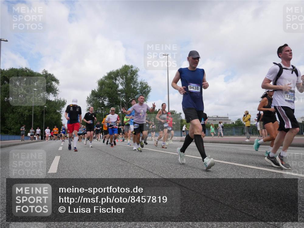 29.06.2025 - hella hamburg halbmarathon Luisa Fischer http://msf.ph/oto/8457819 29.06.2025 10:36:54 Kennedybrücke 2526, 8169, 1337, 9438, 1189, 1275, 1896, 2526, 3264, 3340, 3345, 3848, 4449, 4807, 5141, 5557, 5561, 5821, 5822, 5887, 6515, 6516, 6956, 7027, 7633, 7653, 7982, 8157, 8349, 8375, 8377, 8383, 8401, 8620, 9258, 9438, 9995, 10800 meine-sportfotos.de