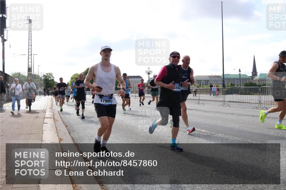 29.06.2025 - hella hamburg halbmarathon Lena Gebhardt http://msf.ph/oto/8457860 29.06.2025 09:54:34 Lombardsbrücke 549, 17905, 244271422, 1119, 1171, 1342, 1399, 1413, 1424, 1476, 1549, 1817, 1892, 1942, 2020, 2098, 2188, 2222, 2367, 2442, 2470, 2561, 2670, 2842, 2889, 2955, 3477, 3562, 3785, 4017, 4029, 4183, 4185, 4270, 4816, 5020, 5447, 5706, 5884, 6266, 6630, 6723, 6819, 6831, 6978, 7087, 7274, 7297, 7709, 8117, 8142, 8374, 8482, 8576, 8657, 8698, 8743, 8916, 8928, 8981, 9038, 9051, 9463, 9710, 9815, 9924, 10057, 10237, 10529, 11848 meine-sportfotos.de