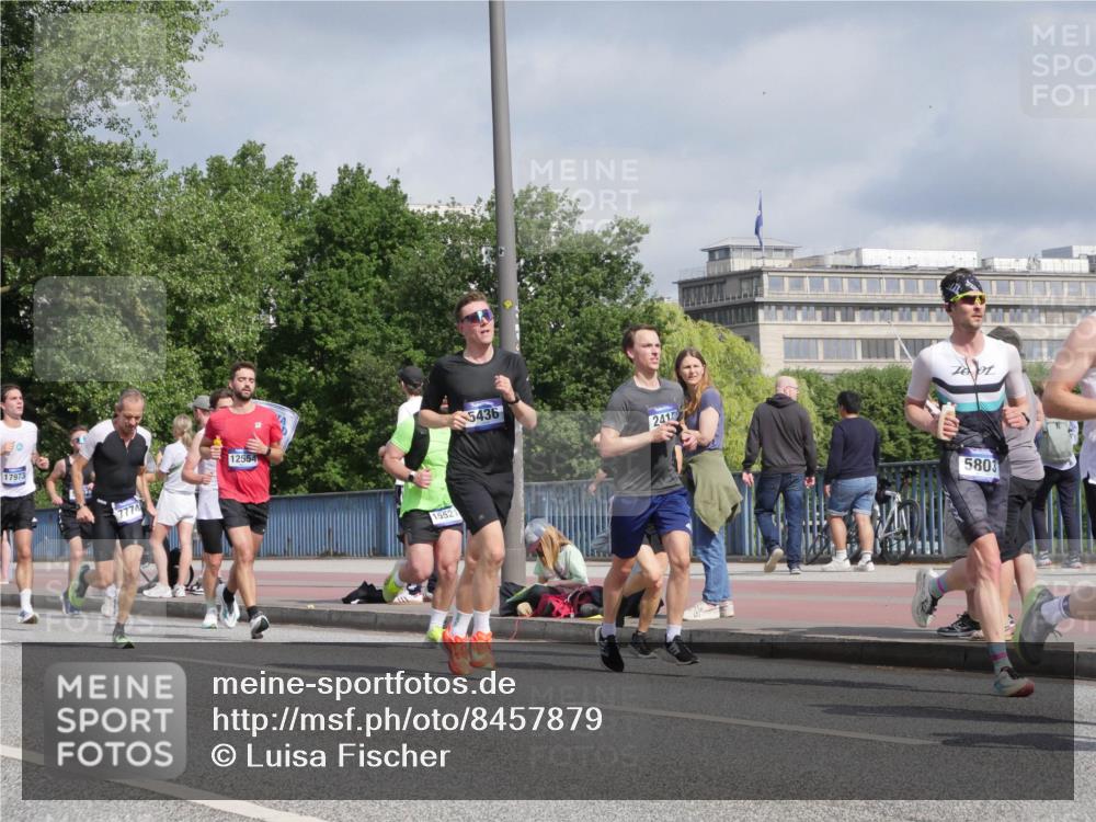 29.06.2025 - hella hamburg halbmarathon Luisa Fischer http://msf.ph/oto/8457879 29.06.2025 09:52:42 Kennedybrücke 17973, 7774, 12554, 1552, 5436, 241, 5803, 1675, 1803, 2415, 2568, 2826, 3332, 4528, 5409, 5436, 5791, 5803, 6529, 7774, 9017, 9302, 9711 meine-sportfotos.de