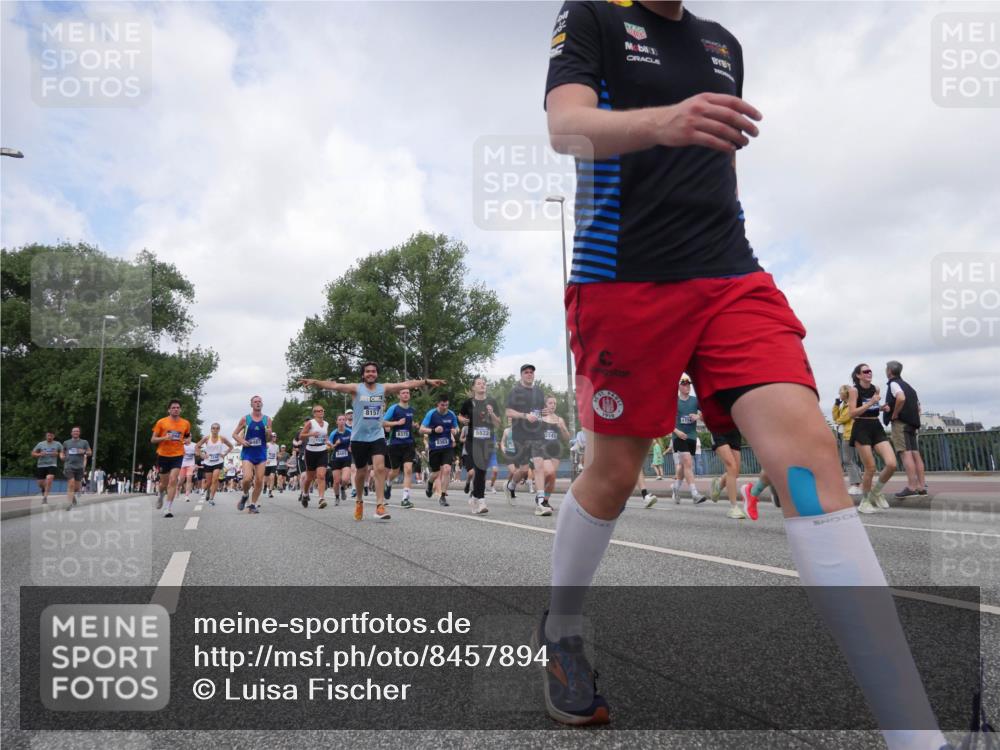 29.06.2025 - hella hamburg halbmarathon Luisa Fischer http://msf.ph/oto/8457894 29.06.2025 10:36:58 Kennedybrücke 8401, 8157, 8375, 5822, 5141, 8383, 171, 1189, 1275, 2526, 3264, 3340, 3345, 3848, 4807, 4824, 4826, 5141, 5557, 5821, 5822, 5887, 6364, 6515, 6516, 6956, 7027, 7633, 7653, 7982, 8157, 8349, 8375, 8377, 8383, 8401, 9875, 9995, 10048 meine-sportfotos.de