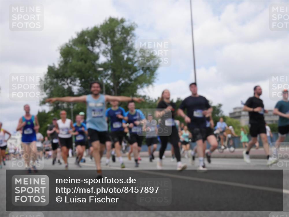 29.06.2025 - hella hamburg halbmarathon Luisa Fischer http://msf.ph/oto/8457897 29.06.2025 10:36:59 Kennedybrücke 1189, 1275, 3264, 3340, 3345, 3848, 4824, 4826, 5141, 5557, 5821, 5822, 5887, 6364, 6515, 6516, 6956, 7027, 7565, 7633, 7653, 7982, 8157, 8349, 8375, 8377, 8383, 8401, 9875, 9995, 10048 meine-sportfotos.de