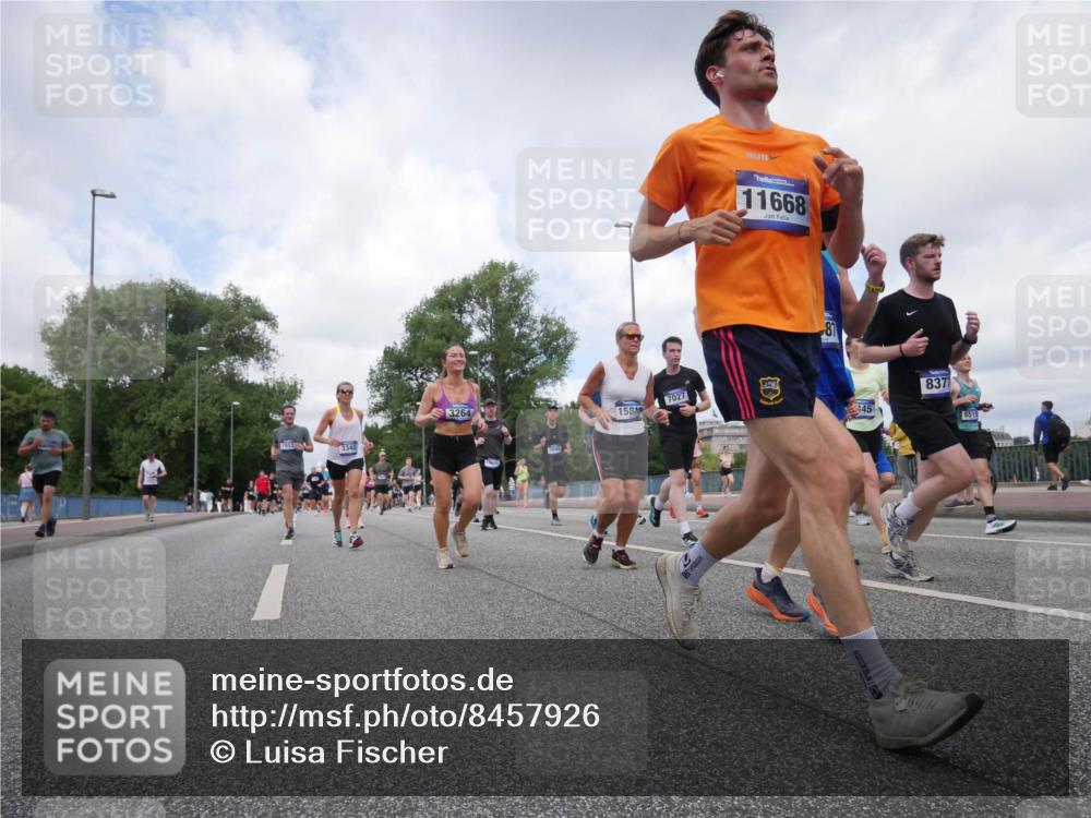 29.06.2025 - hella hamburg halbmarathon Luisa Fischer http://msf.ph/oto/8457926 29.06.2025 10:37:02 Kennedybrücke 11668, 3264, 7027, 15815, 3340, 45, 8371, 6515, 1189, 3264, 3340, 3345, 3848, 4824, 4826, 5141, 5557, 5821, 5822, 5887, 6364, 6515, 6516, 7027, 7565, 7633, 7653, 7982, 8157, 8277, 8349, 8375, 8377, 8383, 8401, 9875, 10048 meine-sportfotos.de