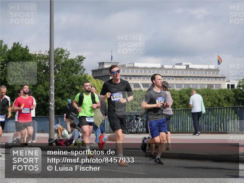 29.06.2025 - hella hamburg halbmarathon Luisa Fischer http://msf.ph/oto/8457933 29.06.2025 09:52:43 Kennedybrücke 774, 12554, 15521, 5436, 2415, 1675, 1803, 2415, 2568, 2826, 3332, 4528, 4823, 5409, 5436, 5791, 5803, 6458, 6529, 7774, 8450, 9017, 9302, 9711 meine-sportfotos.de