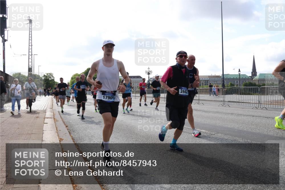 29.06.2025 - hella hamburg halbmarathon Lena Gebhardt http://msf.ph/oto/8457943 29.06.2025 09:54:34 Lombardsbrücke 1549, 17905, 7274, 2442, 1119, 1171, 1342, 1399, 1413, 1424, 1476, 1549, 1817, 1892, 1942, 2020, 2098, 2188, 2222, 2367, 2442, 2470, 2561, 2670, 2842, 2889, 2955, 3477, 3562, 3785, 4017, 4029, 4183, 4185, 4270, 4816, 5020, 5447, 5706, 5884, 6266, 6630, 6723, 6819, 6831, 6978, 7087, 7274, 7297, 7709, 8117, 8142, 8374, 8482, 8576, 8657, 8698, 8743, 8916, 8928, 8981, 9038, 9051, 9463, 9710, 9815, 9924, 10057, 10237, 10529, 11848 meine-sportfotos.de