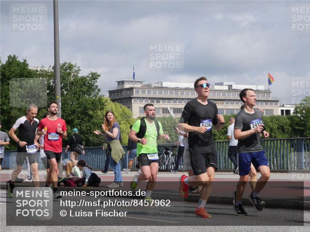 29.06.2025 - hella hamburg halbmarathon Luisa Fischer http://msf.ph/oto/8457962 29.06.2025 09:52:43 Kennedybrücke 7774, 12554, 15521, 5436, 2415, 1675, 1803, 2415, 2568, 2826, 3332, 4528, 4823, 5409, 5436, 5791, 5803, 6458, 6529, 7774, 8450, 9017, 9302, 9711 meine-sportfotos.de