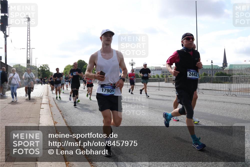 29.06.2025 - hella hamburg halbmarathon Lena Gebhardt http://msf.ph/oto/8457975 29.06.2025 09:54:35 Lombardsbrücke 155, 17905, 13421, 2442, 1119, 1171, 1342, 1399, 1424, 1476, 1549, 1817, 1892, 1942, 2020, 2098, 2188, 2222, 2367, 2442, 2470, 2561, 2670, 2842, 2889, 2955, 3477, 3562, 3785, 4017, 4029, 4183, 4185, 4270, 4816, 5020, 5447, 5706, 5884, 6266, 6630, 6723, 6819, 6831, 6978, 7087, 7274, 7297, 7335, 7709, 8117, 8142, 8374, 8482, 8576, 8657, 8698, 8743, 8916, 8981, 9038, 9051, 9463, 9710, 9815, 9924, 10057, 10237, 10529, 11848 meine-sportfotos.de