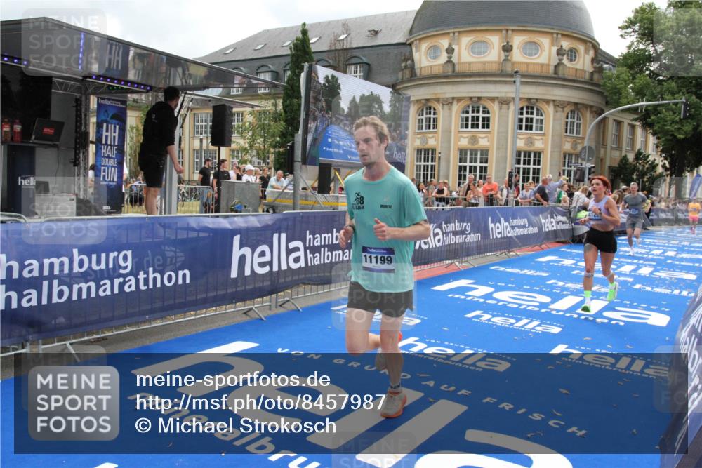 29.06.2025 - hella hamburg halbmarathon Michael Strokosch http://msf.ph/oto/8457987 29.06.2025 10:32:04 Ziel 1407, 1686, 4129, 4698, 6619, 11150, 11199, 11370 meine-sportfotos.de