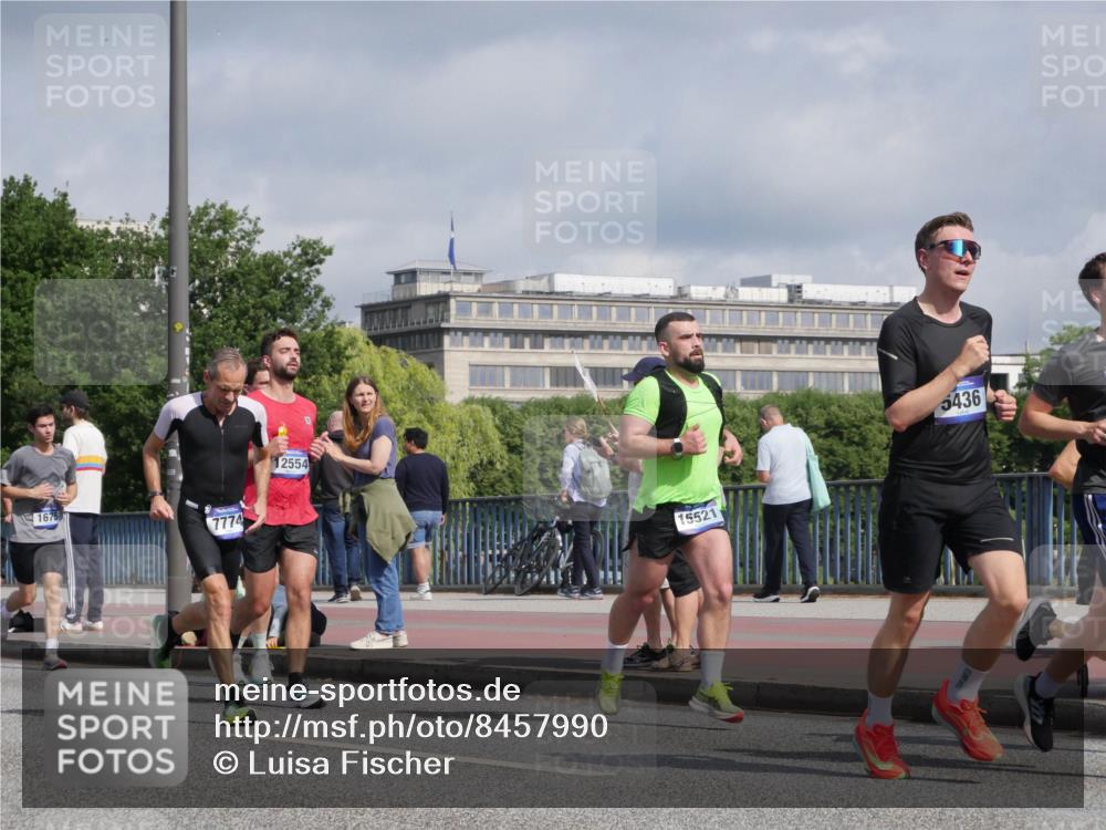 29.06.2025 - hella hamburg halbmarathon Luisa Fischer http://msf.ph/oto/8457990 29.06.2025 09:52:44 Kennedybrücke 1675, 7774, 2554, 15521, 5436, 1675, 1803, 2415, 2568, 2826, 3332, 4528, 4823, 5409, 5436, 5791, 5803, 6458, 6529, 7774, 8450, 9017, 9302, 9711 meine-sportfotos.de