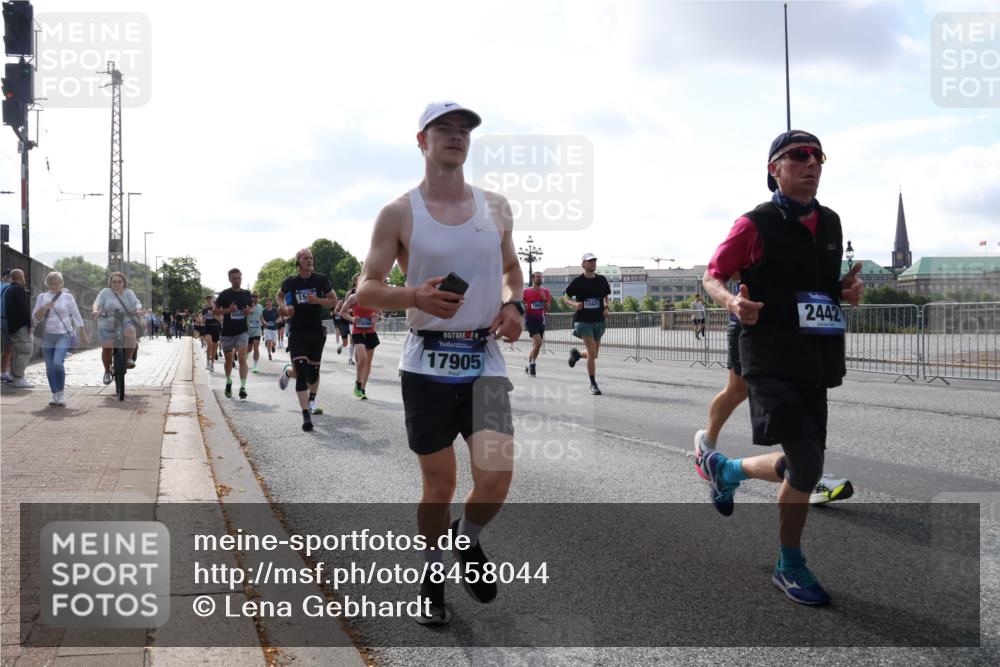 29.06.2025 - hella hamburg halbmarathon Lena Gebhardt http://msf.ph/oto/8458044 29.06.2025 09:54:35 Lombardsbrücke 17905, 2442, 1119, 1171, 1342, 1399, 1424, 1476, 1549, 1817, 1892, 1942, 2020, 2098, 2188, 2222, 2367, 2442, 2470, 2561, 2670, 2842, 2889, 2955, 3477, 3562, 3785, 4017, 4029, 4183, 4185, 4270, 4816, 5020, 5447, 5706, 5884, 6266, 6630, 6723, 6819, 6831, 6978, 7087, 7274, 7297, 7335, 7709, 8117, 8142, 8374, 8482, 8576, 8657, 8698, 8743, 8916, 8981, 9038, 9051, 9463, 9710, 9815, 9924, 10057, 10237, 10529, 11848 meine-sportfotos.de
