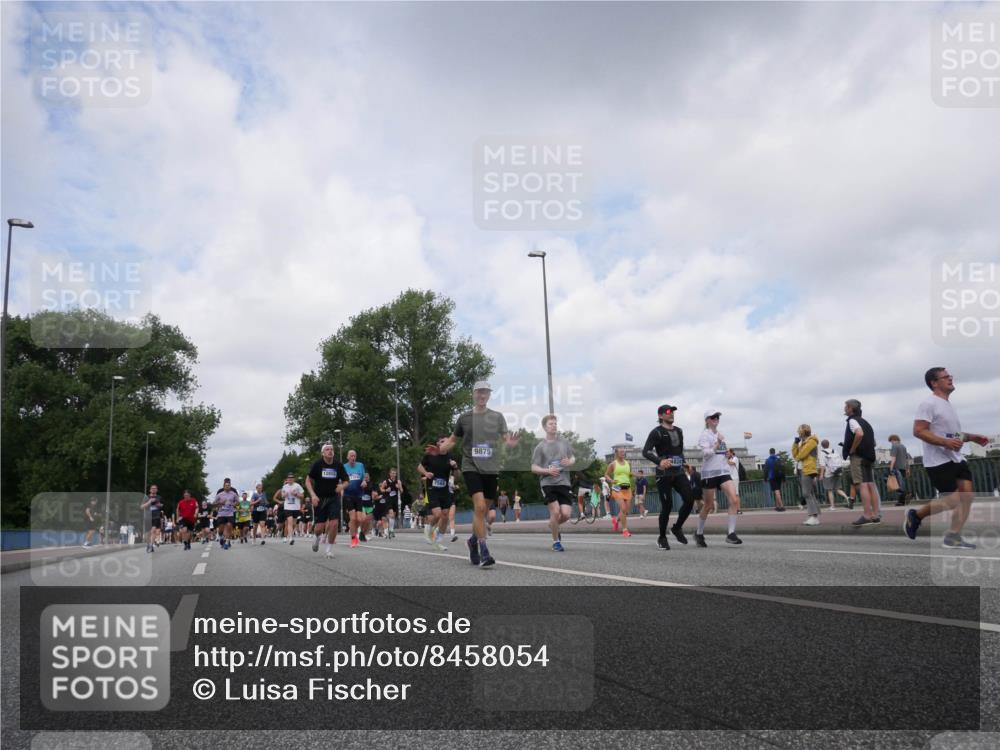 29.06.2025 - hella hamburg halbmarathon Luisa Fischer http://msf.ph/oto/8458054 29.06.2025 10:37:07 Kennedybrücke 12835, 7565, 9875, 1764, 2038, 2933, 3340, 4445, 4824, 4826, 5096, 5566, 5569, 6364, 7565, 7653, 7982, 8277, 9875, 10048, 10071, 10561 meine-sportfotos.de