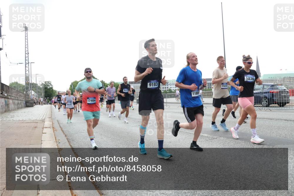 29.06.2025 - hella hamburg halbmarathon Lena Gebhardt http://msf.ph/oto/8458058 29.06.2025 10:31:38 Lombardsbrücke 17404, 12758, 6573, 9183, 1180, 15222, 1836, 1235, 1292, 1373, 1844, 1879, 1979, 2384, 2414, 2672, 2831, 2832, 2914, 3221, 3239, 3396, 3397, 3424, 3571, 3681, 3751, 4561, 4817, 4877, 4953, 5156, 5165, 5437, 5846, 5943, 5965, 6057, 6078, 6160, 6546, 6573, 6640, 6718, 6727, 7334, 7604, 7772, 7898, 8050, 8072, 8073, 8304, 8620, 8806, 9078, 9104, 9183, 9478, 9812, 9883, 10111, 10240, 10586, 11587, 13724, 14349, 15725, 16457, 16978, 17404, 17509, 17517, 17587, 17706 meine-sportfotos.de