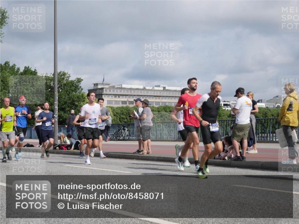 29.06.2025 - hella hamburg halbmarathon Luisa Fischer http://msf.ph/oto/8458071 29.06.2025 09:52:46 Kennedybrücke 8464, 292, 17973, 675, 7774, 1675, 1688, 2415, 2568, 2826, 3332, 4823, 5409, 5436, 5791, 6458, 6529, 7774, 8450, 9017, 9302, 9711, 10218 meine-sportfotos.de