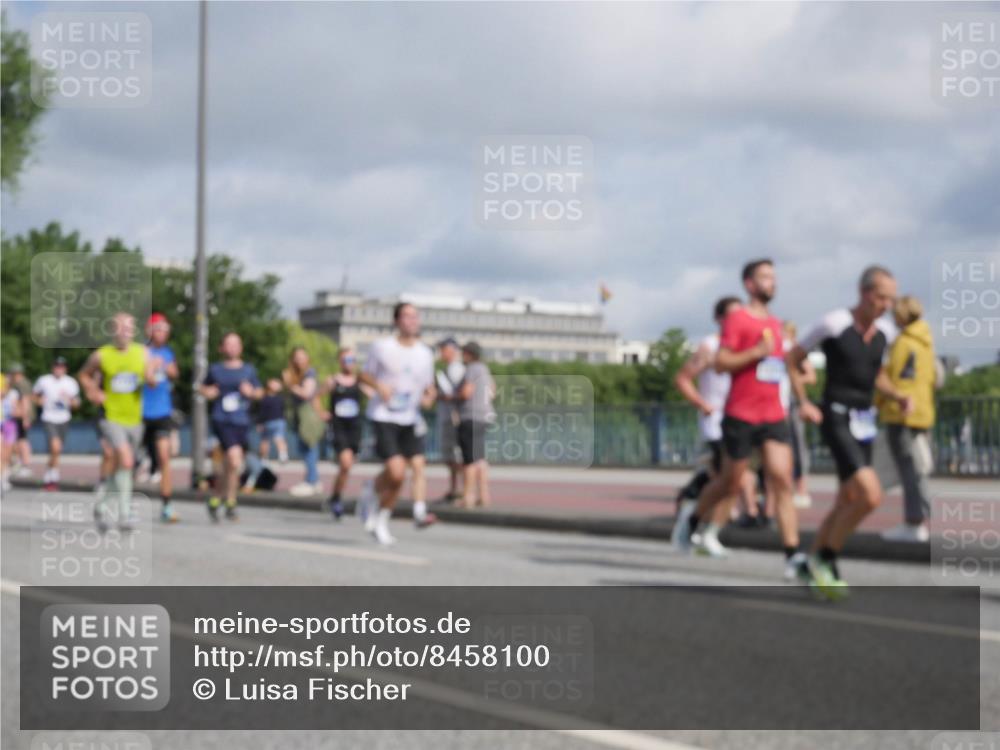 29.06.2025 - hella hamburg halbmarathon Luisa Fischer http://msf.ph/oto/8458100 29.06.2025 09:52:46 Kennedybrücke 1675, 1688, 2415, 2568, 2826, 3332, 4823, 5409, 5436, 5791, 6458, 6529, 7774, 8450, 9017, 9302, 9711, 10218 meine-sportfotos.de