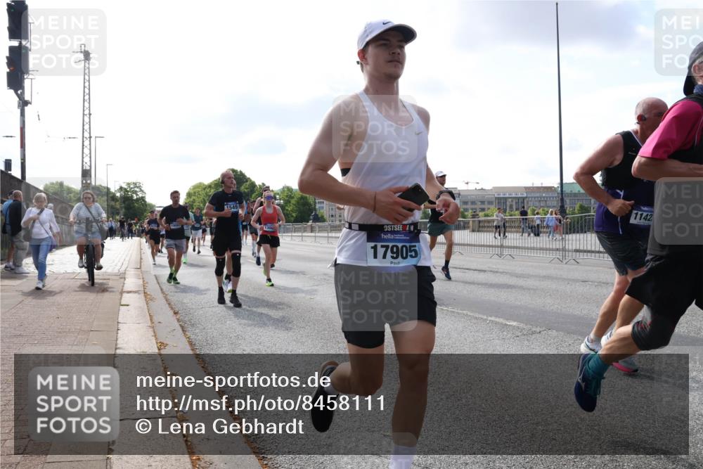 29.06.2025 - hella hamburg halbmarathon Lena Gebhardt http://msf.ph/oto/8458111 29.06.2025 09:54:35 Lombardsbrücke 1906, 1549, 17905, 1142, 1119, 1171, 1342, 1399, 1424, 1476, 1549, 1817, 1892, 1942, 2020, 2098, 2188, 2222, 2367, 2442, 2470, 2561, 2670, 2842, 2889, 2955, 3477, 3562, 3785, 4017, 4029, 4183, 4185, 4270, 4816, 5020, 5447, 5706, 5884, 6266, 6630, 6723, 6819, 6831, 6978, 7087, 7274, 7297, 7335, 7709, 8117, 8142, 8374, 8482, 8576, 8657, 8698, 8743, 8916, 8981, 9038, 9051, 9463, 9710, 9815, 9924, 10057, 10237, 10529, 11848 meine-sportfotos.de