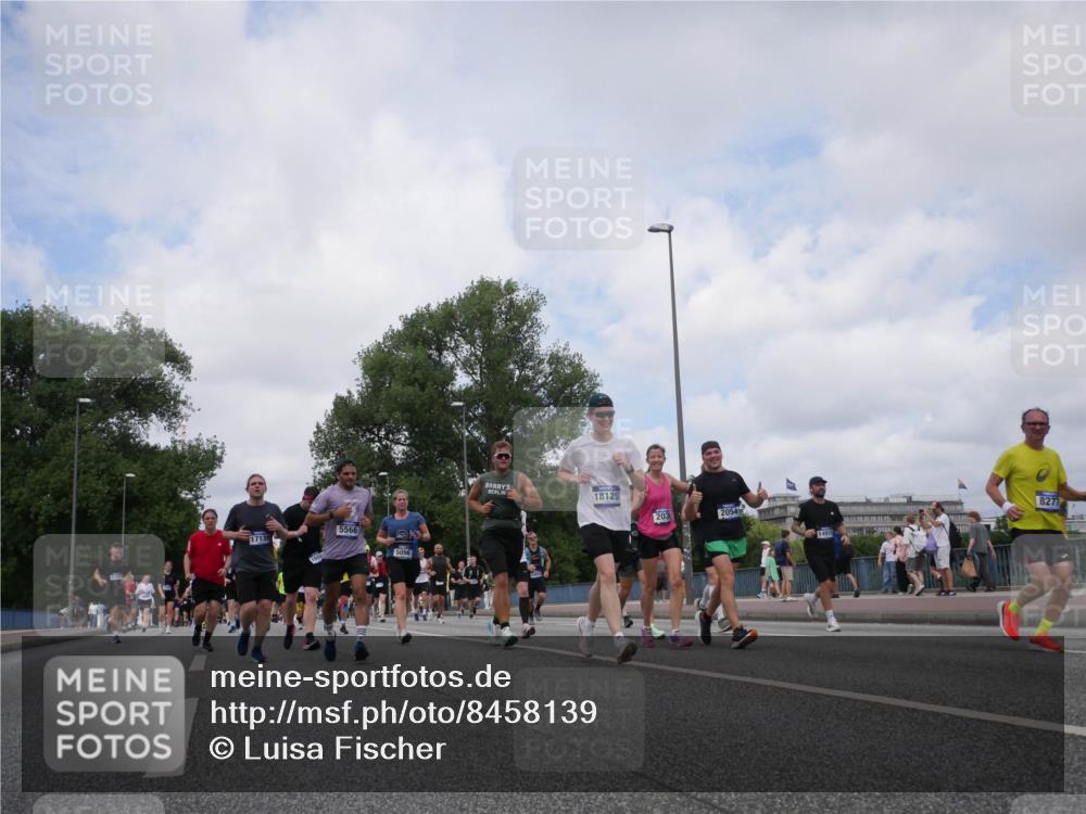 29.06.2025 - hella hamburg halbmarathon Luisa Fischer http://msf.ph/oto/8458139 29.06.2025 10:37:12 Kennedybrücke 17135, 5566, 5096, 18129, 203, 2054, 14919, 8277, 1764, 2038, 2276, 2464, 2933, 4445, 5096, 5566, 5569, 5691, 6574, 7565, 8277, 8282, 10007, 10071, 10561, 10564 meine-sportfotos.de