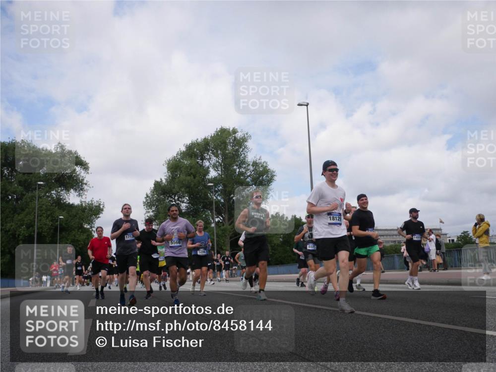 29.06.2025 - hella hamburg halbmarathon Luisa Fischer http://msf.ph/oto/8458144 29.06.2025 10:37:12 Kennedybrücke 1713, 5566, 4445, 18129, 14919, 1764, 2038, 2276, 2464, 2933, 4445, 5096, 5566, 5569, 5691, 6574, 7565, 8277, 8282, 10007, 10071, 10561, 10564 meine-sportfotos.de