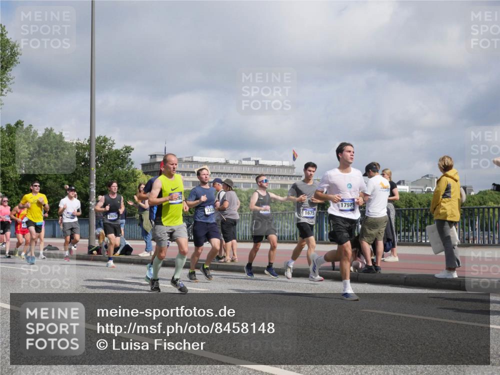 29.06.2025 - hella hamburg halbmarathon Luisa Fischer http://msf.ph/oto/8458148 29.06.2025 09:52:47 Kennedybrücke 2826, 3332, 1675, 17973, 1675, 1688, 2415, 2568, 2826, 3332, 4398, 4823, 5409, 5436, 5791, 6458, 6529, 7774, 8450, 9017, 9302, 10218 meine-sportfotos.de