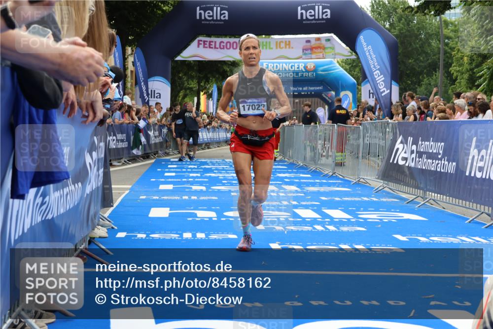 29.06.2025 - hella hamburg halbmarathon Strokosch-Dieckow http://msf.ph/oto/8458162 29.06.2025 10:35:09 Ziel 4740, 7628, 7867, 7972, 8901, 11559, 12514, 14069, 15415, 16963, 16964, 17022 meine-sportfotos.de