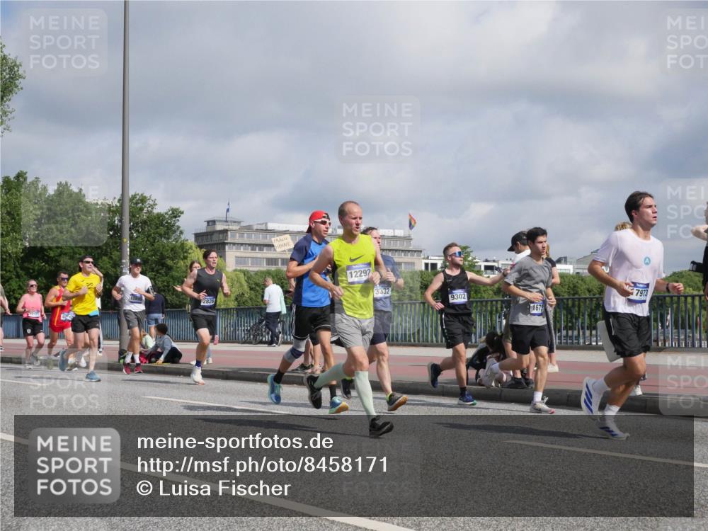 29.06.2025 - hella hamburg halbmarathon Luisa Fischer http://msf.ph/oto/8458171 29.06.2025 09:52:47 Kennedybrücke 2826, 12292, 3332, 9302, 7973, 1675, 1675, 1688, 2415, 2568, 2826, 3332, 4398, 4823, 5409, 5436, 5791, 6458, 6529, 7774, 8450, 9017, 9302, 10218 meine-sportfotos.de
