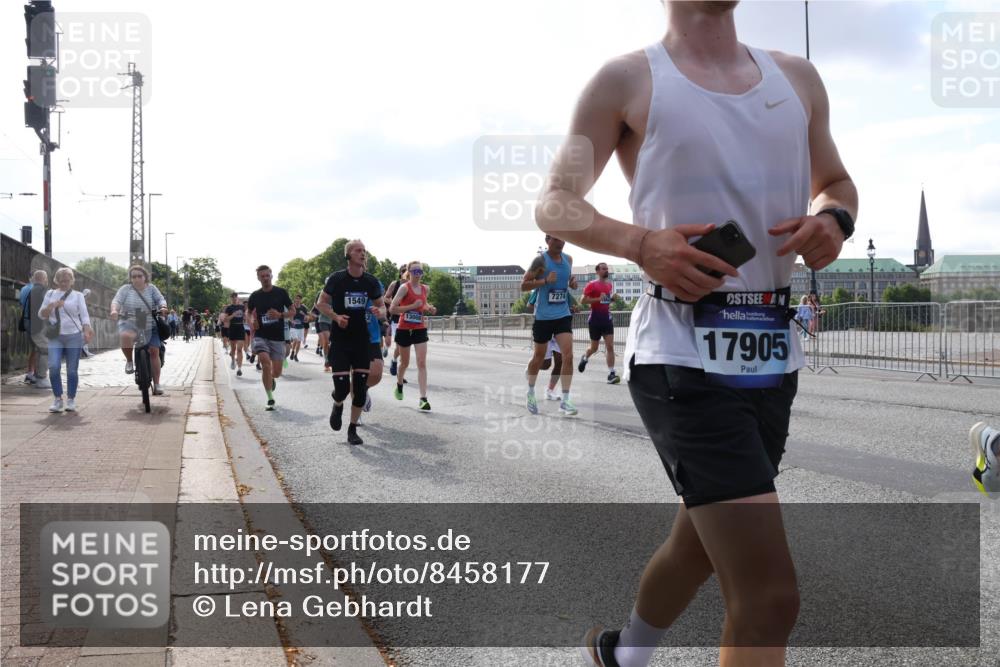29.06.2025 - hella hamburg halbmarathon Lena Gebhardt http://msf.ph/oto/8458177 29.06.2025 09:54:35 Lombardsbrücke 1549, 13008, 7274, 17905, 1119, 1171, 1342, 1399, 1424, 1476, 1549, 1817, 1892, 1942, 2020, 2098, 2188, 2222, 2367, 2442, 2470, 2561, 2670, 2842, 2889, 2955, 3477, 3562, 3785, 4017, 4029, 4183, 4185, 4270, 4816, 5020, 5447, 5706, 5884, 6266, 6630, 6723, 6819, 6831, 6978, 7087, 7274, 7297, 7335, 7709, 8117, 8142, 8374, 8482, 8576, 8657, 8698, 8743, 8916, 8981, 9038, 9051, 9463, 9710, 9815, 9924, 10057, 10237, 10529, 11848 meine-sportfotos.de