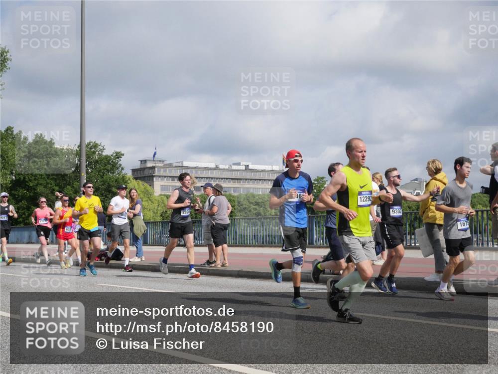29.06.2025 - hella hamburg halbmarathon Luisa Fischer http://msf.ph/oto/8458190 29.06.2025 09:52:48 Kennedybrücke 16, 2826, 12292, 9302, 1675, 1675, 1688, 2568, 2826, 3332, 4398, 4823, 5409, 6458, 6529, 6649, 7774, 8450, 9017, 9116, 9302, 10218 meine-sportfotos.de