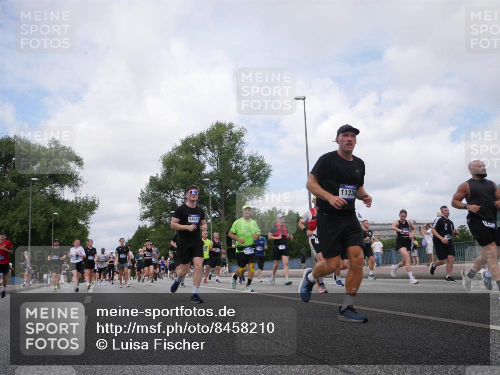 29.06.2025 - hella hamburg halbmarathon Luisa Fischer http://msf.ph/oto/8458210 29.06.2025 10:37:18 Kennedybrücke 14632, 2276, 11338, 1250, 1764, 1787, 2276, 2464, 2496, 2933, 4445, 5096, 5569, 5691, 6109, 6574, 7324, 7329, 8202, 8282, 9094, 10007, 10071, 10564 meine-sportfotos.de
