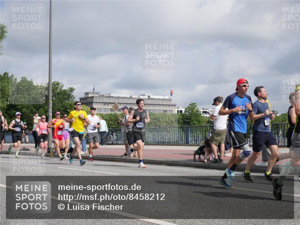 29.06.2025 - hella hamburg halbmarathon Luisa Fischer http://msf.ph/oto/8458212 29.06.2025 09:52:48 Kennedybrücke 917, 13725, 652, 2826, 33, 1675, 1688, 2568, 2826, 3332, 4398, 4823, 5409, 6458, 6529, 6649, 7774, 8450, 9017, 9116, 9302, 10218 meine-sportfotos.de