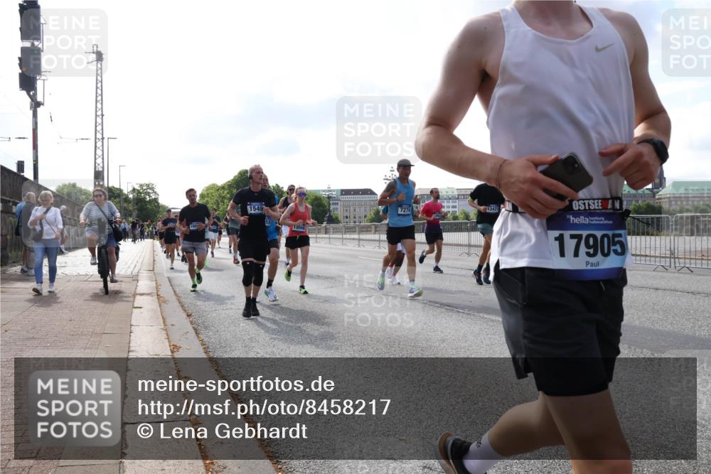 29.06.2025 - hella hamburg halbmarathon Lena Gebhardt http://msf.ph/oto/8458217 29.06.2025 09:54:35 Lombardsbrücke 1549, 7274, 13008, 13421, 17905, 1119, 1171, 1342, 1399, 1424, 1476, 1549, 1817, 1892, 1942, 2020, 2098, 2188, 2222, 2367, 2442, 2470, 2561, 2670, 2842, 2889, 2955, 3477, 3562, 3785, 4017, 4029, 4183, 4185, 4270, 4816, 5020, 5447, 5706, 5884, 6266, 6630, 6723, 6819, 6831, 6978, 7087, 7274, 7297, 7335, 7709, 8117, 8142, 8374, 8482, 8576, 8657, 8698, 8743, 8916, 8981, 9038, 9051, 9463, 9710, 9815, 9924, 10057, 10237, 10529, 11848 meine-sportfotos.de
