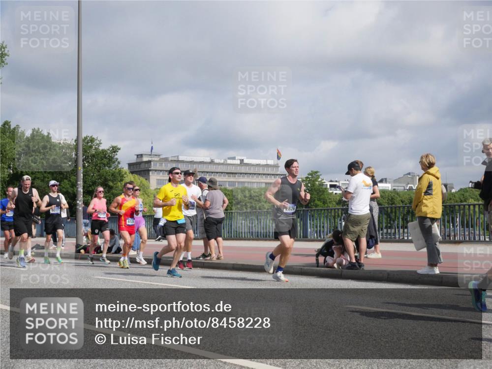 29.06.2025 - hella hamburg halbmarathon Luisa Fischer http://msf.ph/oto/8458228 29.06.2025 09:52:49 Kennedybrücke 1675, 1688, 2568, 2826, 3332, 4398, 4823, 5409, 6458, 6529, 6649, 8450, 9017, 9116, 9302, 10218 meine-sportfotos.de