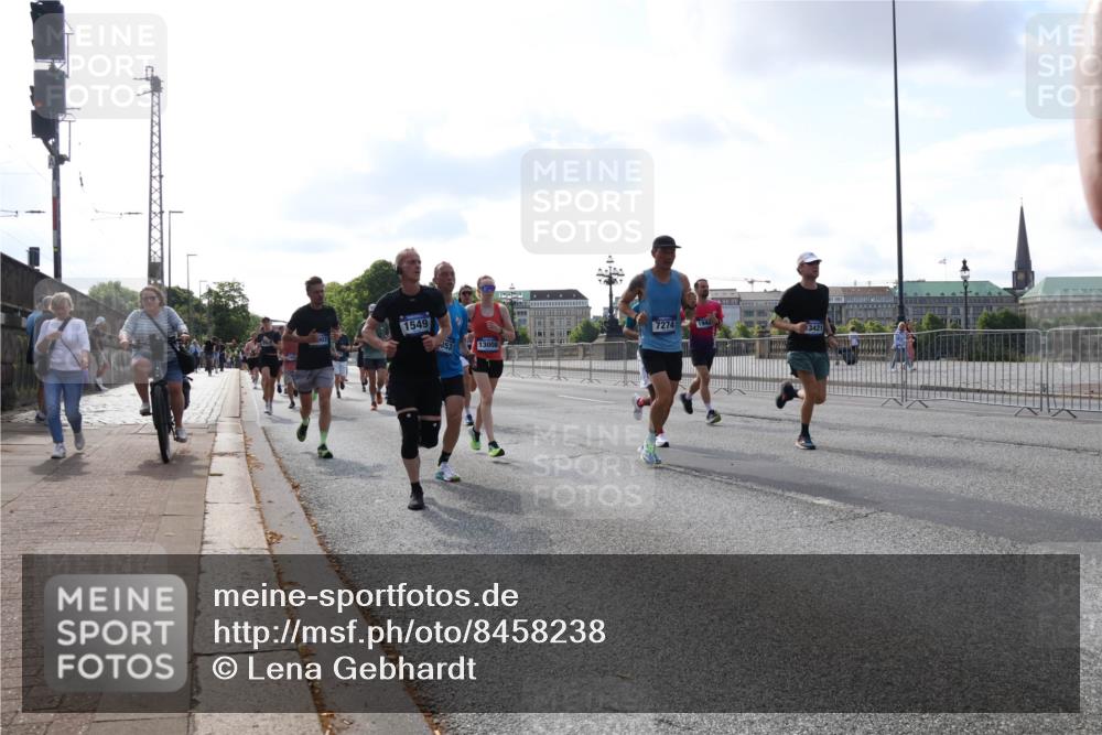 29.06.2025 - hella hamburg halbmarathon Lena Gebhardt http://msf.ph/oto/8458238 29.06.2025 09:54:35 Lombardsbrücke 1549, 353, 7274, 13421, 13008, 1119, 1171, 1342, 1399, 1424, 1476, 1549, 1817, 1892, 1942, 2020, 2098, 2188, 2222, 2367, 2442, 2470, 2561, 2670, 2842, 2889, 2955, 3477, 3562, 3785, 4017, 4029, 4183, 4185, 4270, 4816, 5020, 5447, 5706, 5884, 6266, 6630, 6723, 6819, 6831, 6978, 7087, 7274, 7297, 7335, 7709, 8117, 8142, 8374, 8482, 8576, 8657, 8698, 8743, 8916, 8981, 9038, 9051, 9463, 9710, 9815, 9924, 10057, 10237, 10529, 11848 meine-sportfotos.de