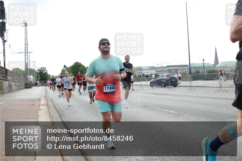 29.06.2025 - hella hamburg halbmarathon Lena Gebhardt http://msf.ph/oto/8458246 29.06.2025 10:31:39 Lombardsbrücke 12758, 17404, 573, 1235, 1292, 1373, 1844, 1879, 1979, 2384, 2414, 2672, 2831, 2832, 2914, 3221, 3239, 3358, 3396, 3397, 3424, 3571, 3681, 3751, 4817, 4877, 4953, 5156, 5165, 5437, 5846, 5943, 5965, 6057, 6078, 6160, 6546, 6573, 6640, 6718, 6727, 7334, 7604, 7772, 7898, 8050, 8072, 8073, 8304, 8620, 8806, 9078, 9104, 9183, 9478, 9812, 9883, 10111, 10240, 10586, 11587, 13724, 14349, 15725, 16457, 16978, 17404, 17517, 17587, 17706 meine-sportfotos.de