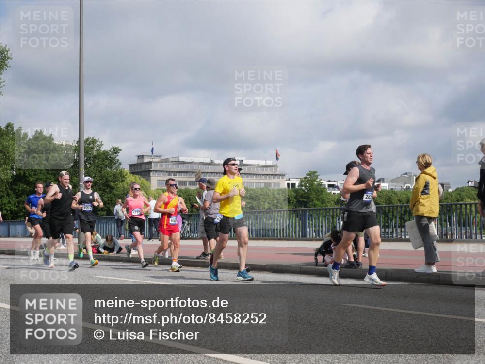 29.06.2025 - hella hamburg halbmarathon Luisa Fischer http://msf.ph/oto/8458252 29.06.2025 09:52:49 Kennedybrücke 9017, 653, 282, 1675, 1688, 2568, 2826, 3332, 4398, 4823, 5409, 6458, 6529, 6649, 8450, 9017, 9116, 9302, 10218 meine-sportfotos.de