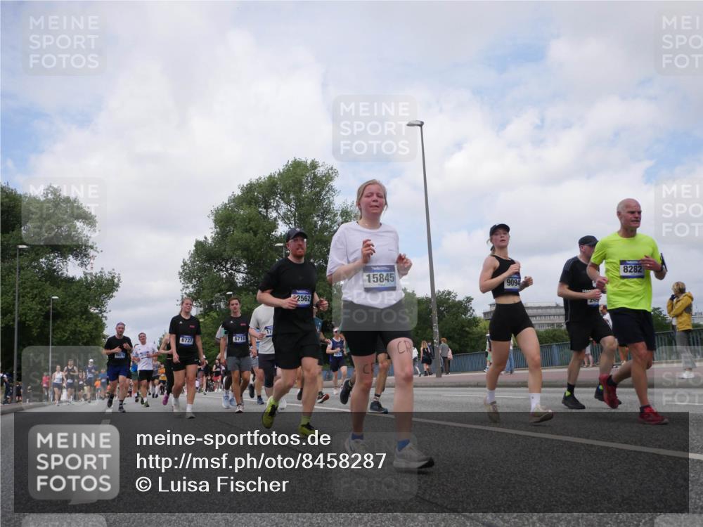 29.06.2025 - hella hamburg halbmarathon Luisa Fischer http://msf.ph/oto/8458287 29.06.2025 10:37:23 Kennedybrücke 6727, 16578, 6718, 2562, 15845, 9094, 445, 8282, 1025, 1705, 1787, 2276, 2464, 2496, 2510, 2511, 4942, 6034, 6109, 6574, 6718, 6727, 7324, 7329, 8202, 8282, 9094, 10007, 10564 meine-sportfotos.de