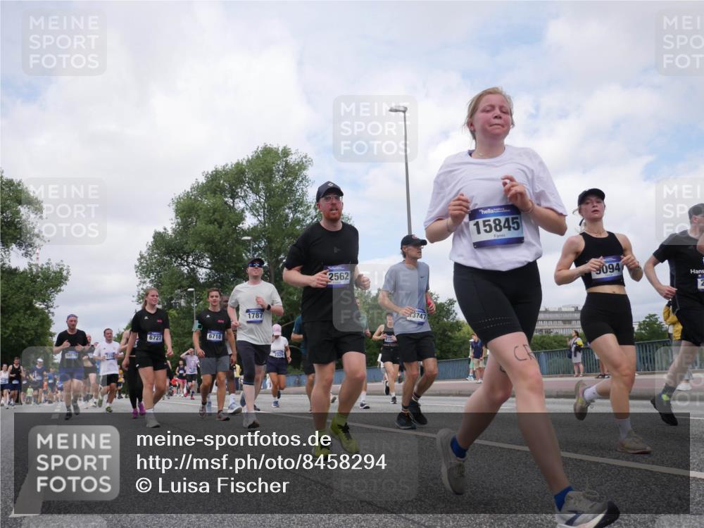 29.06.2025 - hella hamburg halbmarathon Luisa Fischer http://msf.ph/oto/8458294 29.06.2025 10:37:23 Kennedybrücke 16578, 6727, 6718, 1787, 2562, 3747, 15845, 094, 1025, 1705, 1787, 2276, 2464, 2496, 2510, 2511, 4942, 6034, 6109, 6574, 6718, 6727, 7324, 7329, 8202, 8282, 9094, 10007, 10564 meine-sportfotos.de