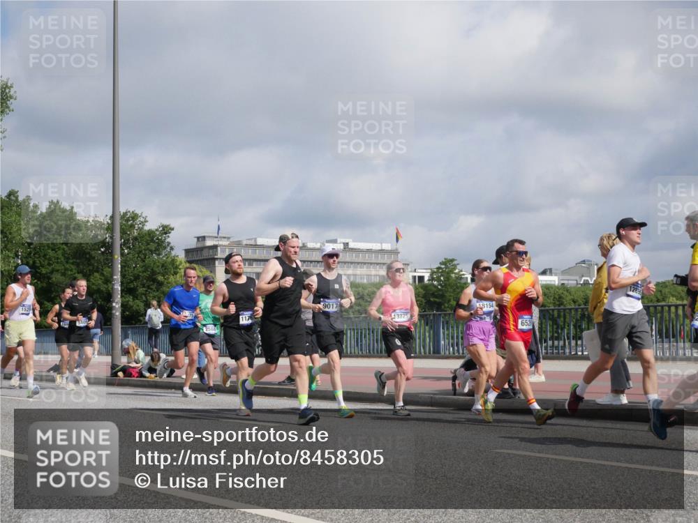 29.06.2025 - hella hamburg halbmarathon Luisa Fischer http://msf.ph/oto/8458305 29.06.2025 09:52:51 Kennedybrücke 1525, 5409, 2568, 117, 9017, 18154, 13725, 6529, 12895, 1688, 1882, 2568, 2826, 3332, 4398, 4823, 5409, 5745, 6458, 6529, 6649, 8450, 9017, 9116, 9302, 10218 meine-sportfotos.de