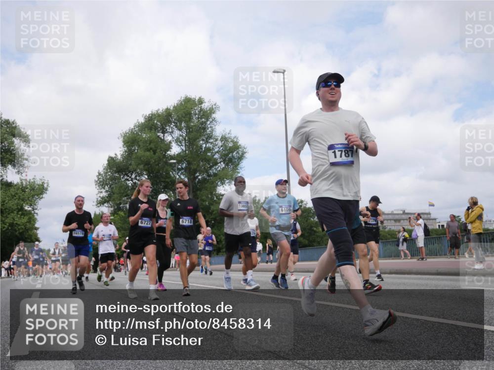 29.06.2025 - hella hamburg halbmarathon Luisa Fischer http://msf.ph/oto/8458314 29.06.2025 10:37:25 Kennedybrücke 16578, 6727, 6718, 13853, 6109, 1787, 1025, 1705, 1787, 2496, 2510, 2511, 3829, 4942, 6034, 6109, 6574, 6718, 6727, 7324, 7329, 8202, 8282, 9094, 9514, 10007 meine-sportfotos.de