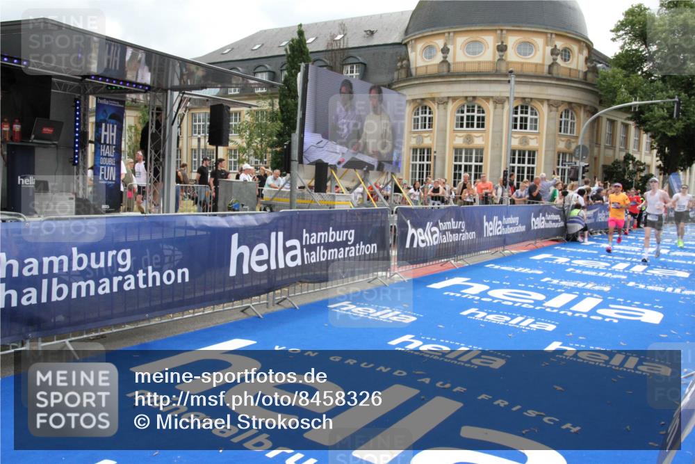 29.06.2025 - hella hamburg halbmarathon Michael Strokosch http://msf.ph/oto/8458326 29.06.2025 10:32:07 Ziel 1407, 1686, 4129, 11150, 11370, 16505, 16736 meine-sportfotos.de