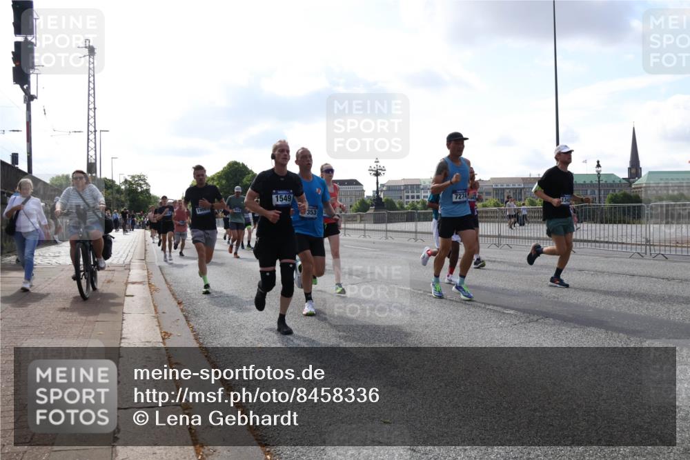 29.06.2025 - hella hamburg halbmarathon Lena Gebhardt http://msf.ph/oto/8458336 29.06.2025 09:54:36 Lombardsbrücke 1549, 353, 7274, 1119, 1171, 1342, 1399, 1424, 1549, 1817, 1892, 1942, 2020, 2098, 2188, 2222, 2367, 2442, 2470, 2561, 2596, 2670, 2842, 2889, 2955, 3477, 3562, 3785, 4017, 4029, 4183, 4185, 4270, 4816, 4832, 5020, 5447, 5706, 5884, 6266, 6630, 6723, 6819, 6831, 6978, 7087, 7274, 7297, 7335, 7709, 7908, 8117, 8142, 8374, 8482, 8576, 8657, 8698, 8743, 8916, 8981, 9038, 9051, 9463, 9710, 9815, 9924, 10057, 10237, 10529, 11848 meine-sportfotos.de