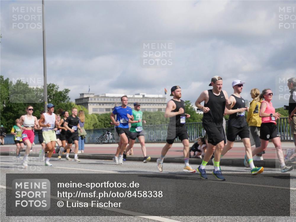 29.06.2025 - hella hamburg halbmarathon Luisa Fischer http://msf.ph/oto/8458338 29.06.2025 09:52:52 Kennedybrücke 160, 18275, 2568, 1688, 1882, 2568, 2826, 4398, 4823, 5409, 5745, 6458, 6529, 6649, 8450, 9017, 9116, 10218 meine-sportfotos.de